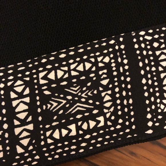 Black pencil skirt with geometric pattern - Picture 5 of 6